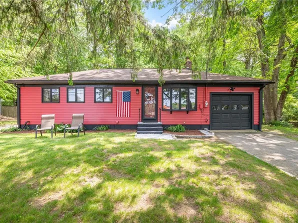 420 Reservoir Rd, Pascoag, RI 02859