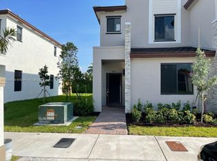 945 NE 211th St, Miami, FL 33179