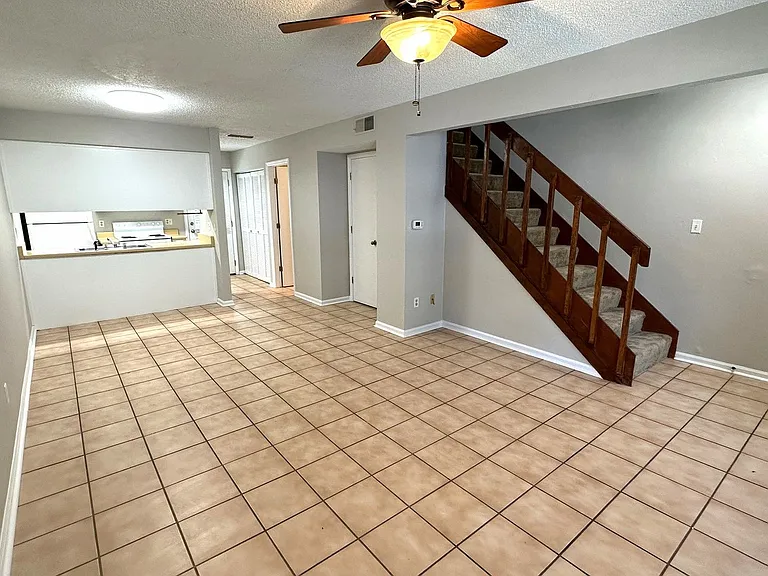 803 Timbers Ct — Photo 3