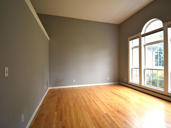 3rd image of 137 Hemlock Terrace