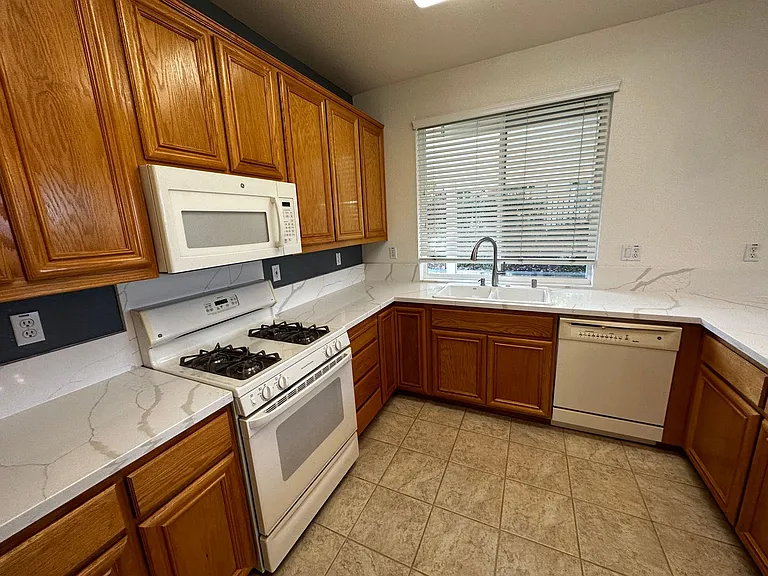 575 Quindell Way — Photo 5