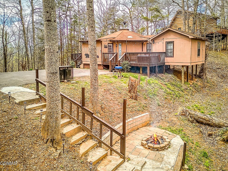 1st image of 1071 E Foothills Dr