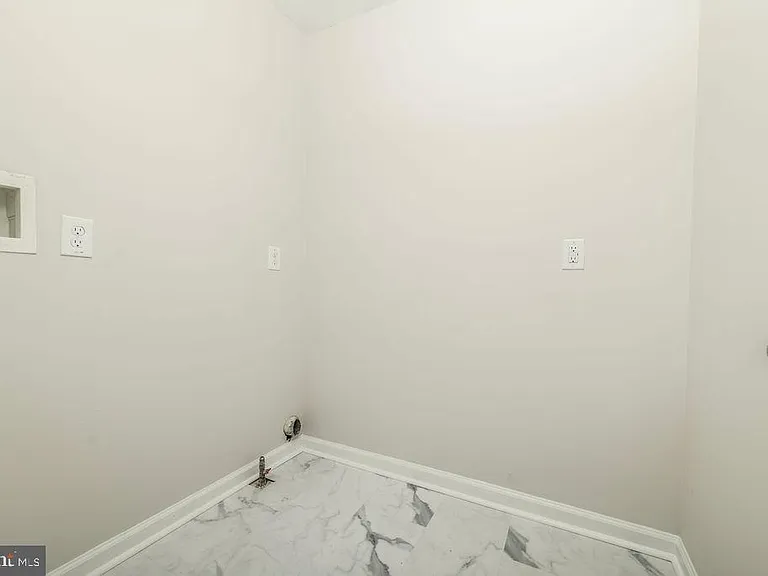 15 Academy St S — Photo 30