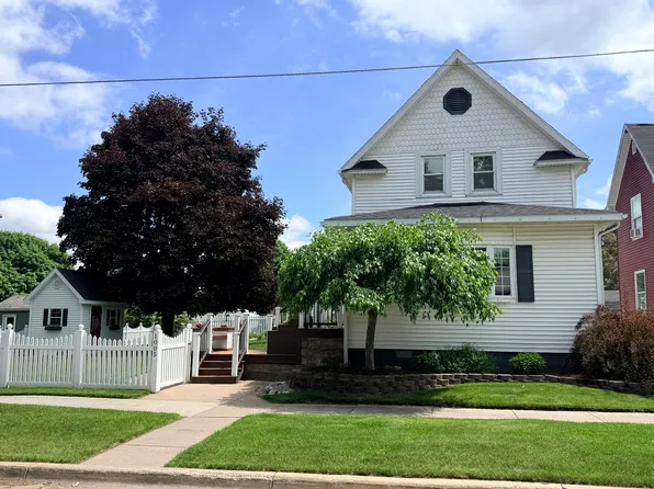 1005 Augusta St, Sault Sainte Marie, MI 49783