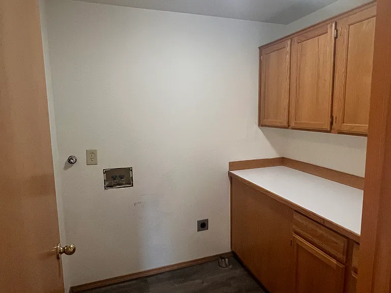 850 SW Agee St — Photo 8