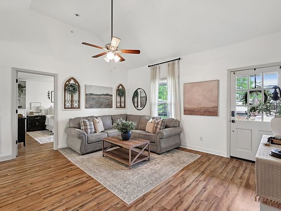 5th image of 557 Skyview Dr