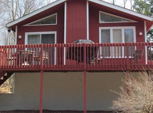 318 Lake Rd, Tobyhanna, PA 18466