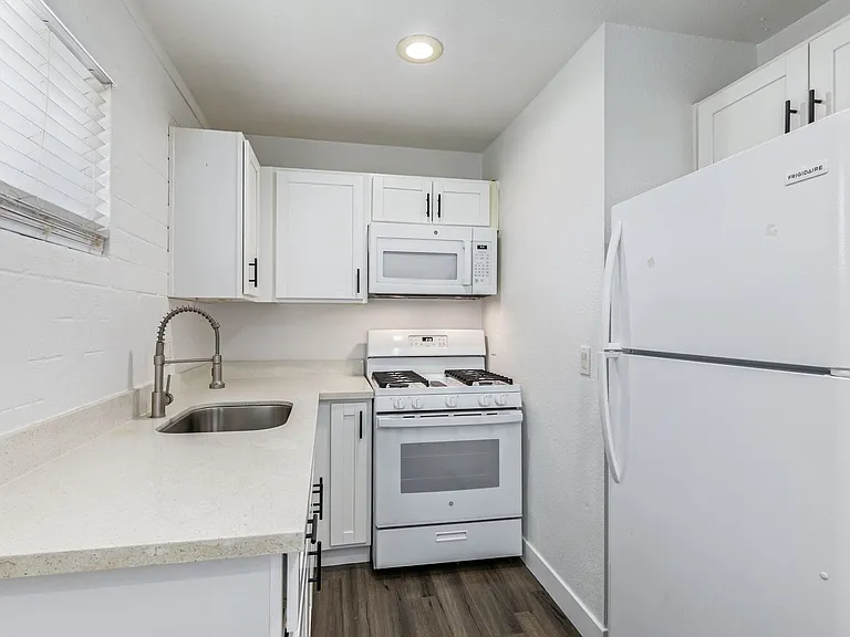 2539 W Pierson St — Photo 15