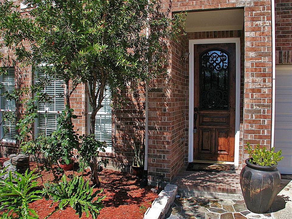 Welcome! Come on inside and take a look at all of the wonderful updates this home has to offer. (Not to mention the marvelous floorplan!)