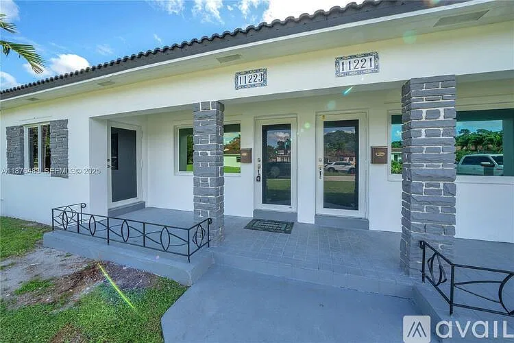 2 bed, 1.0 bath, $2,700 — Photo 2