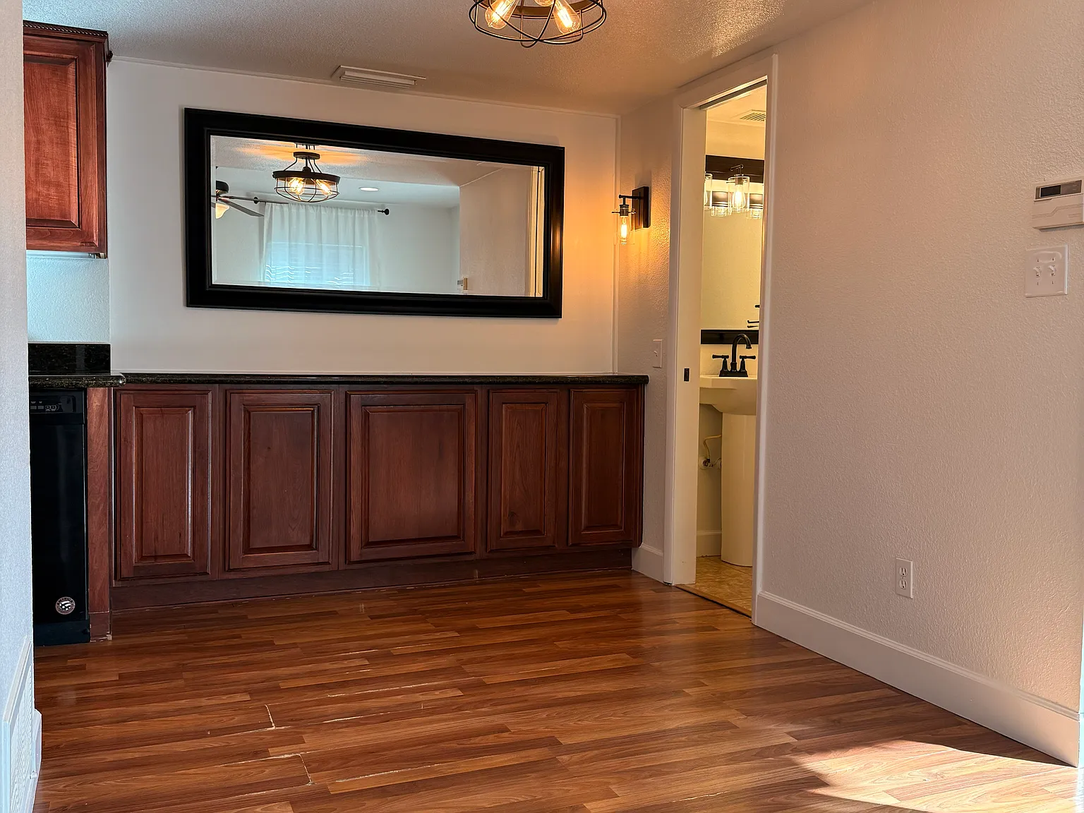 2 bed, 1.5 bath, 1053 sqft, $2,100 — Photo 3
