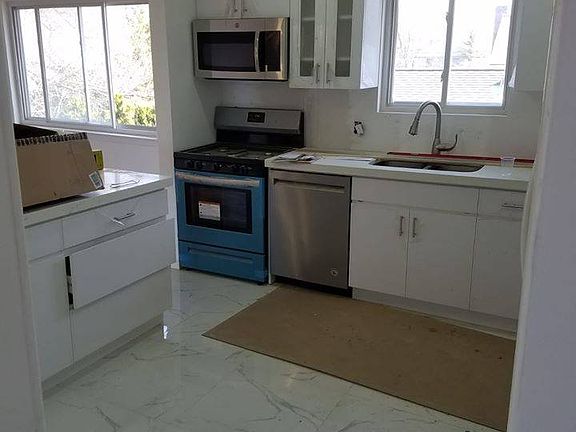 2nd image of 807 Glen Dr #A