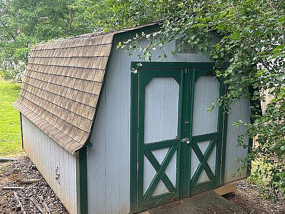 Storage building