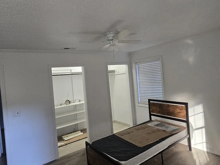 629 W Watson St — Photo 57