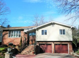 32 Hickory St, Englewood Cliffs, NJ 07632