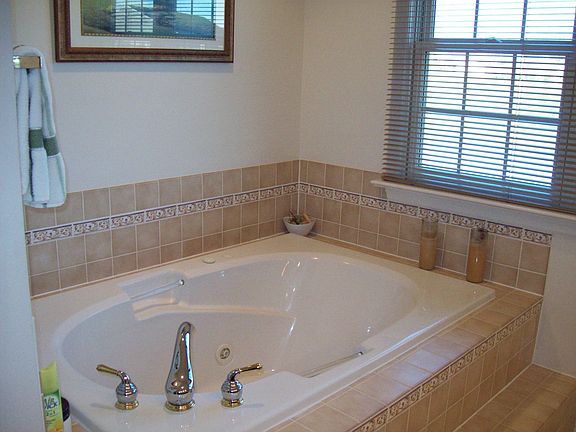 Large MB soaking Tub