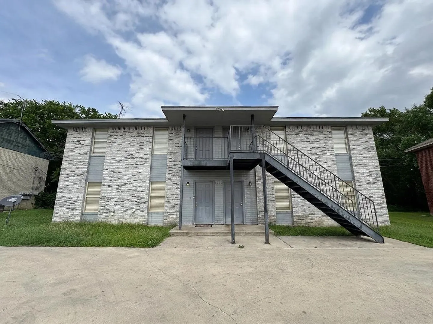 1708 Benttree Dr — Photo 3