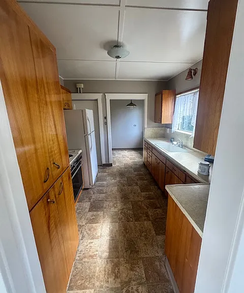 365 Edwards St — Photo 5
