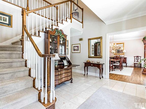 5th image of 115 Carpathian Way