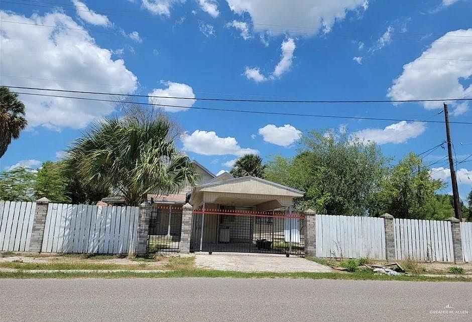 2nd image of 601 N Garza St