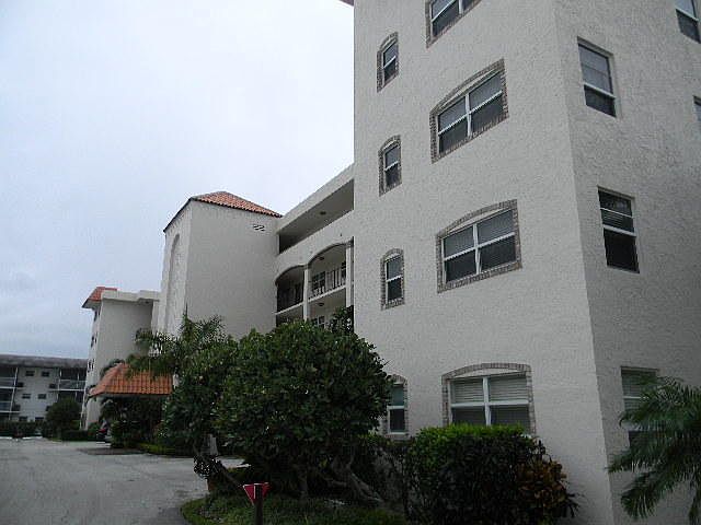 1st image of 29 Yacht Club Dr APT 207