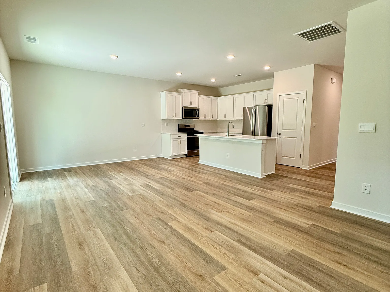 4 bed, 1570 sqft, $2,250 — Photo 3