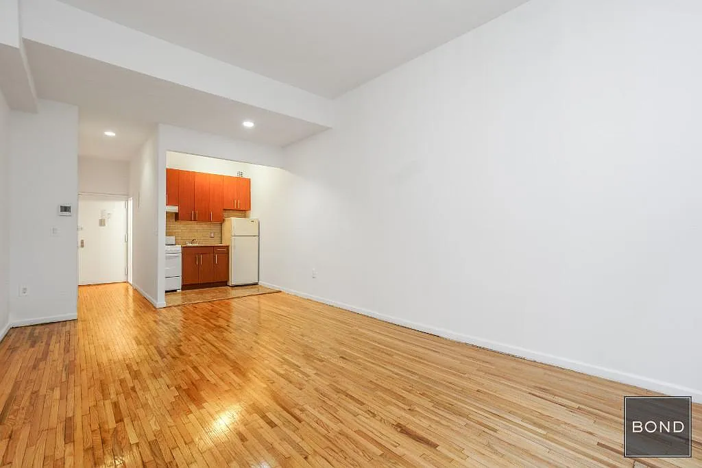 207 East 27th Street — Photo 3