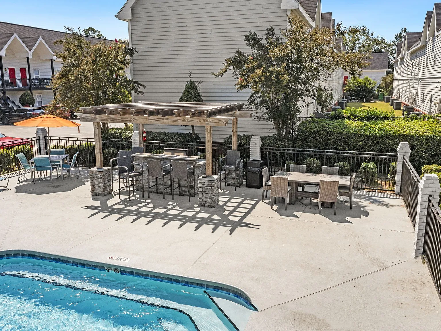 Latitude 30 Apartments — Photo 4