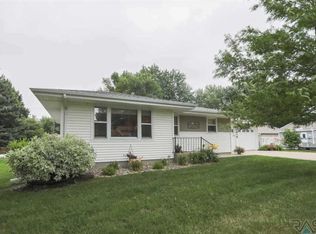 5616 W Circle Dr, Sioux Falls, SD 57106