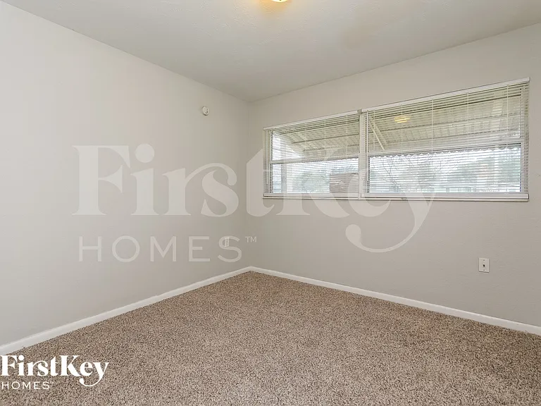431 Gilman Cir — Photo 14