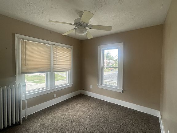 3rd image of 53 Russell Ave
