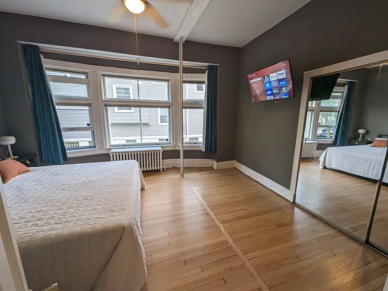 2851 N Downer Ave — Photo 6