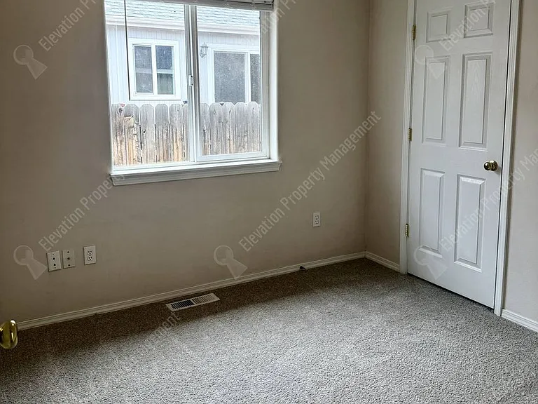 1299 NE Glacier Ridge Rd — Photo 17