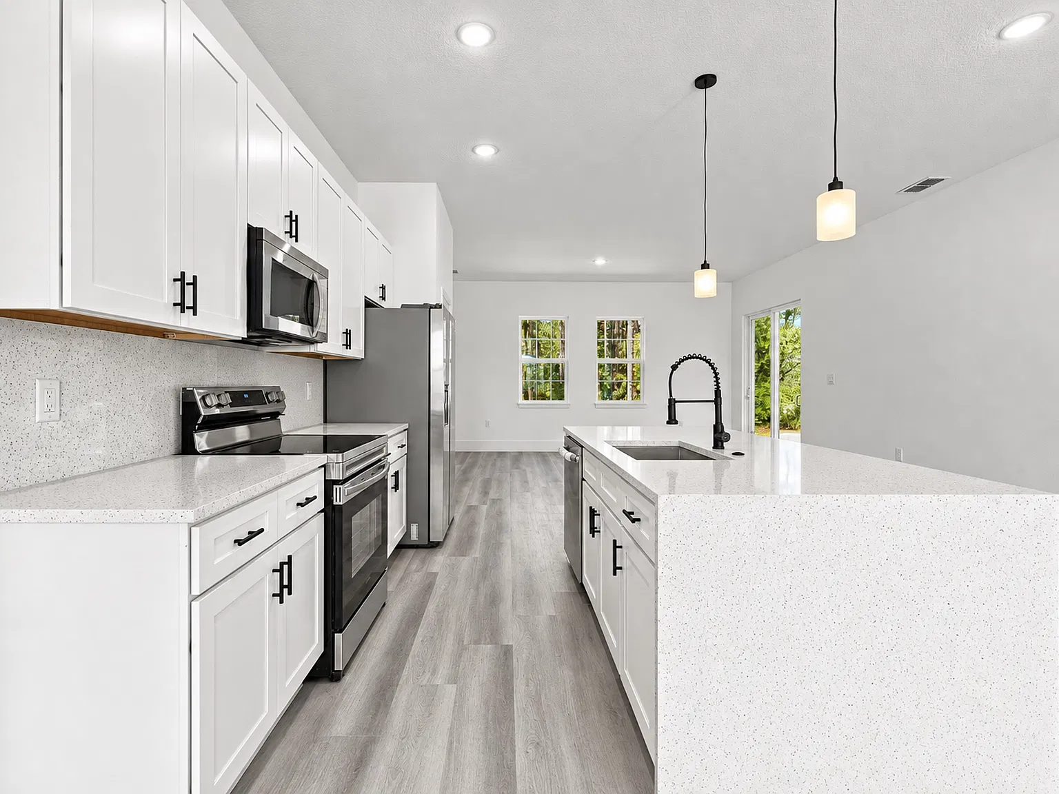 4 bed, 1896 sqft, $2,200 — Photo 3