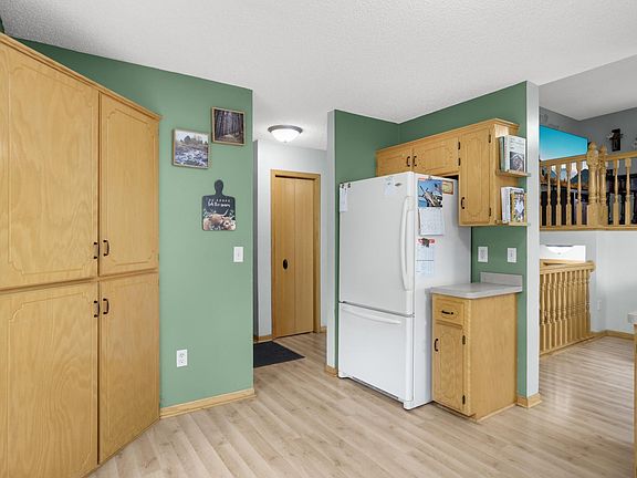 4th image of 1320 Honeysuckle Ln