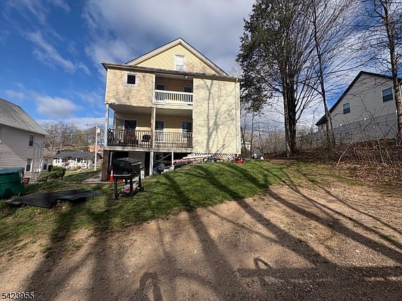2nd image of 412 N Main St