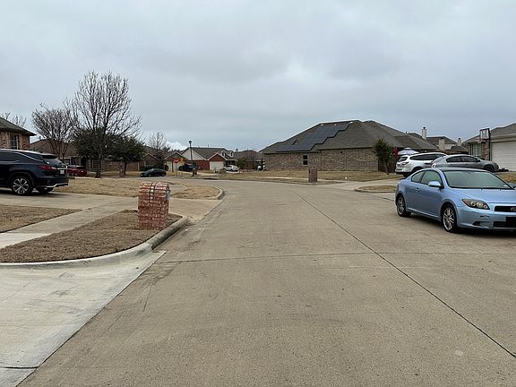4th image of 2207 Milan Dr
