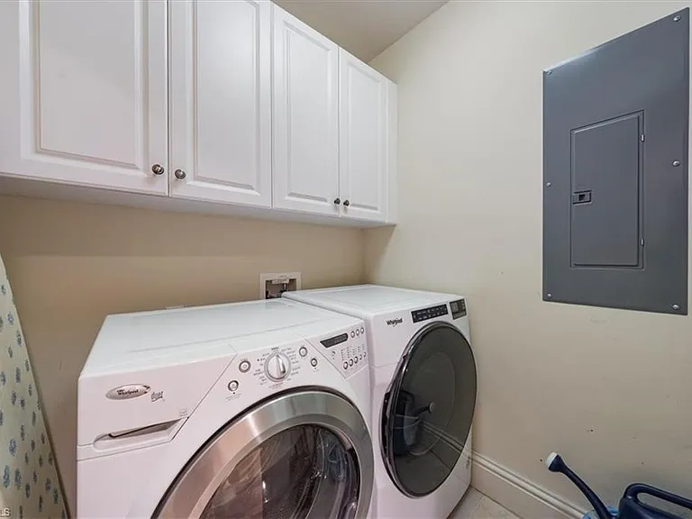 5068 Annunciation Cir #4210 — Photo 21