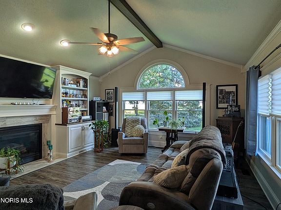 2nd image of 1302 Pinehurst Dr