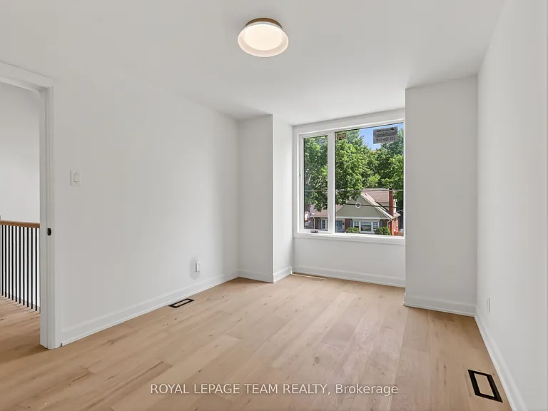 608 Tweedsmuir Ave #A — Photo 18