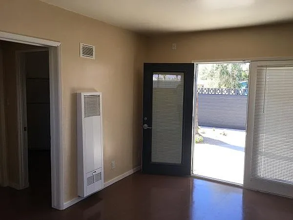 Studio, 412 sqft, $1,295 — Photo 4