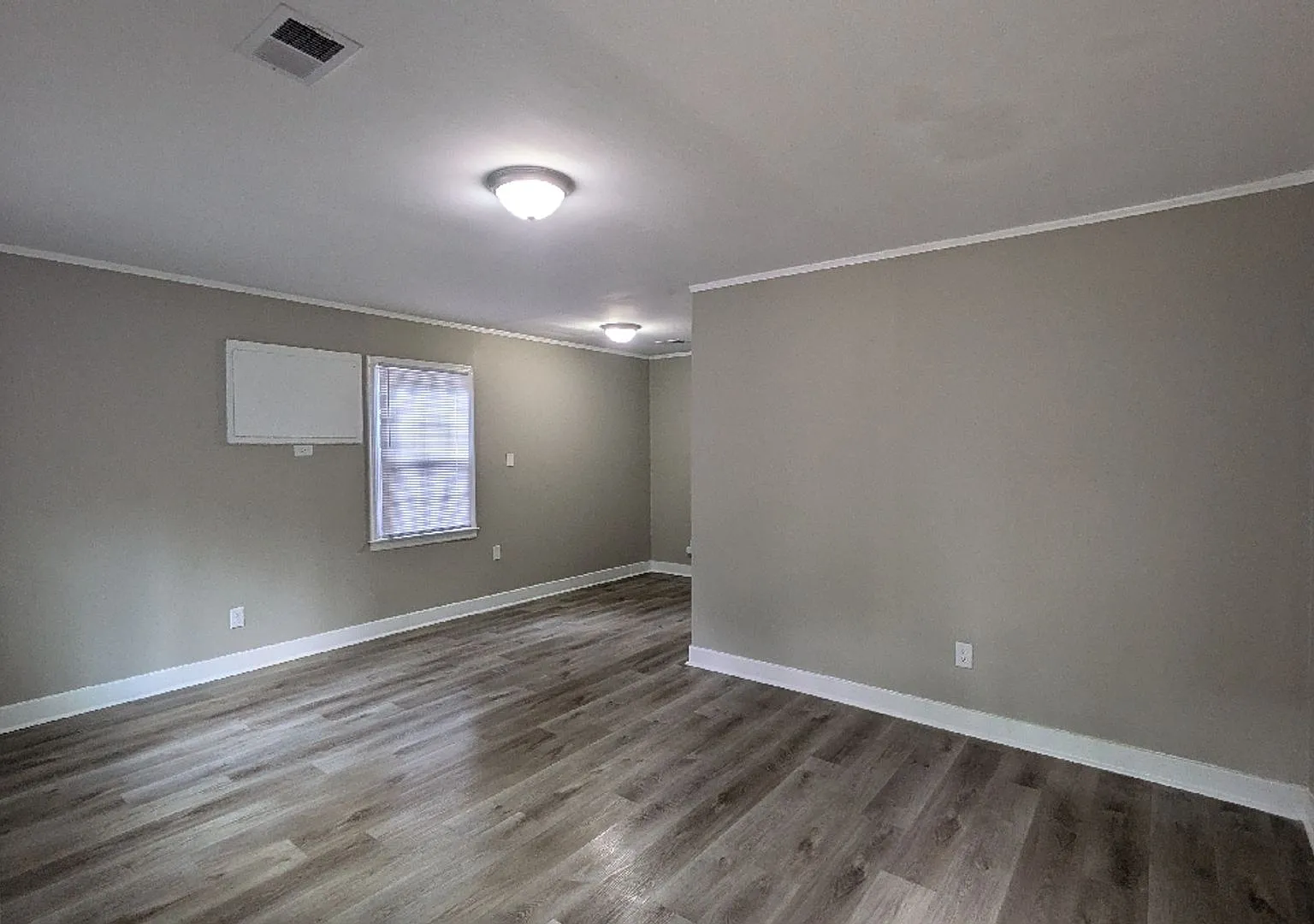 Charming 2-Bedroom Home with Comfortable Living Space — Photo 3