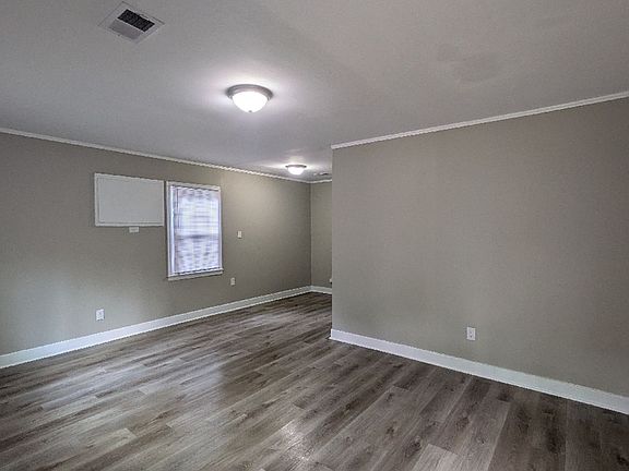3rd image of 389 Hodges St