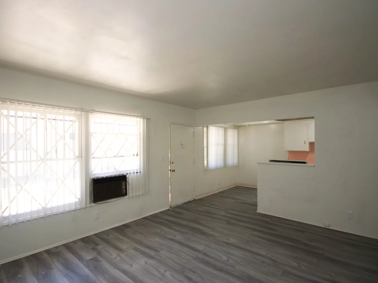 Excellent Pasadena Apartment! Take a look! at P... — Photo 2