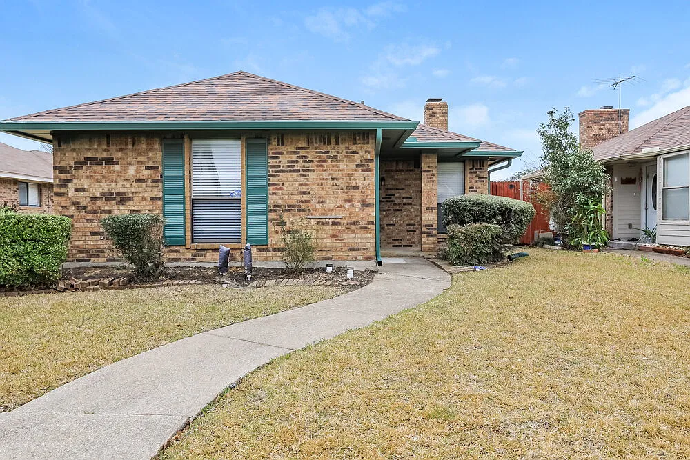 3 bed, 2.0 bath, 1296 sqft, $3,220 — Photo 1