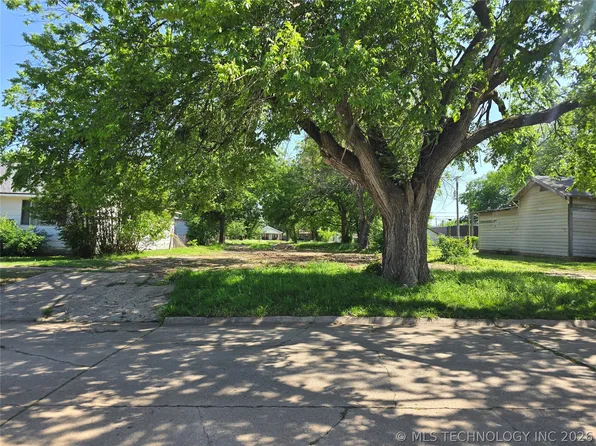 1117 E Maple St, Cushing, OK 74023
