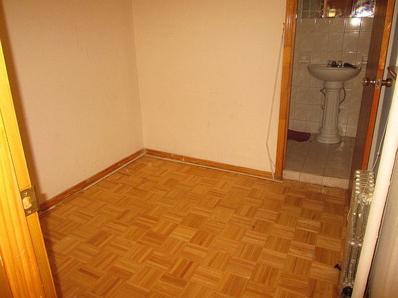 5th image of 1433 1st Ave #4B