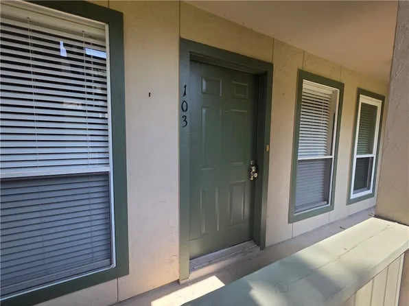 302 Saint Andrews St #E103, Rockport, TX 78382