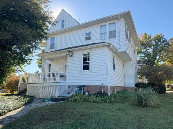 301 W Center St, Fairfield, IL 62837