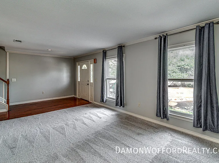 1435 Roxbury Ct — Photo 15